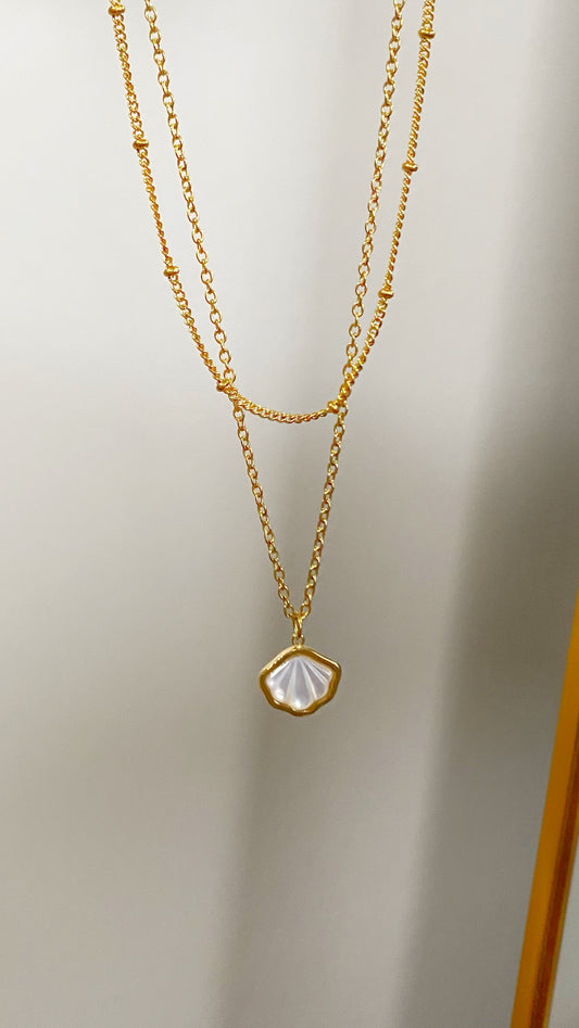 Cadena doble con concha de nácar