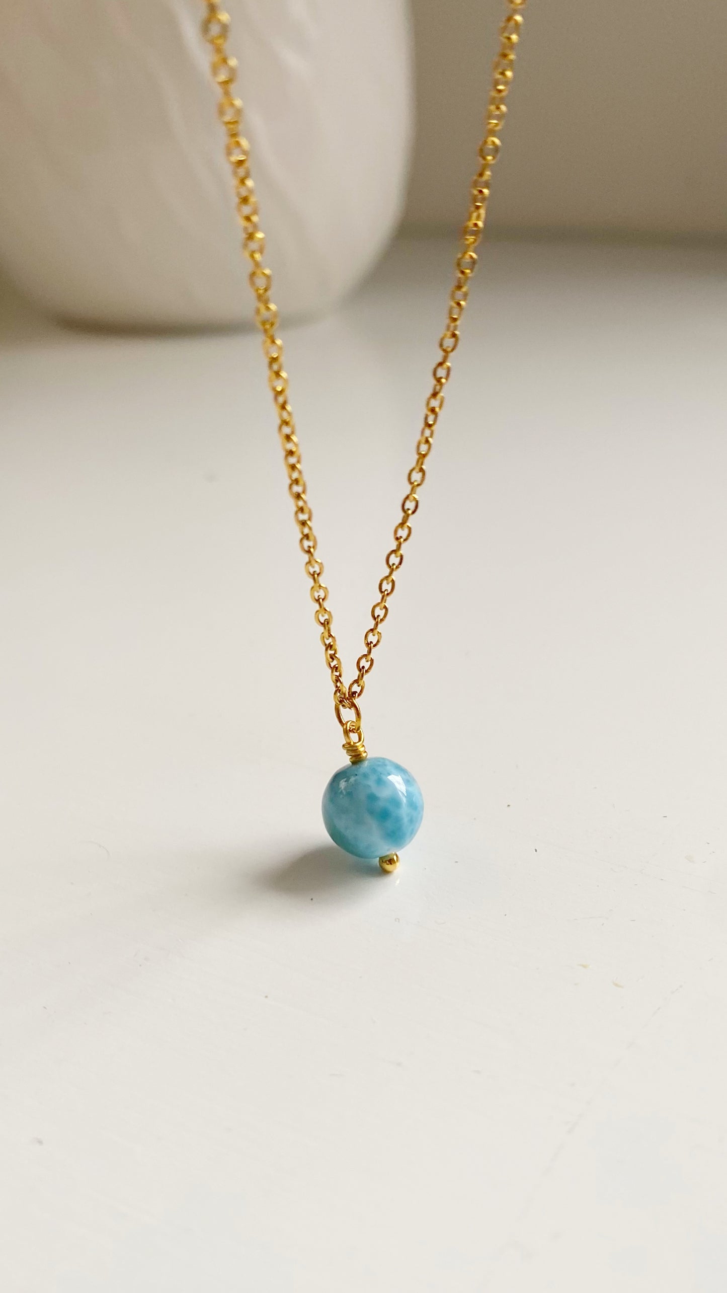 Cadena con bola de larimar