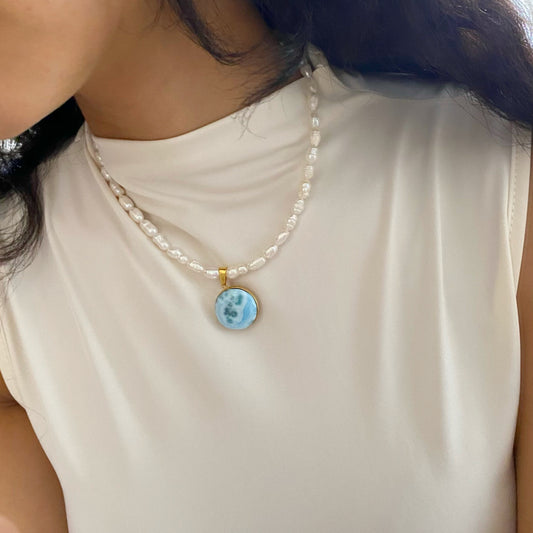 Collar de larimar con perlas de rio