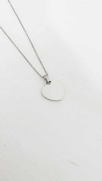 Cadena con placa de corazón personalizada