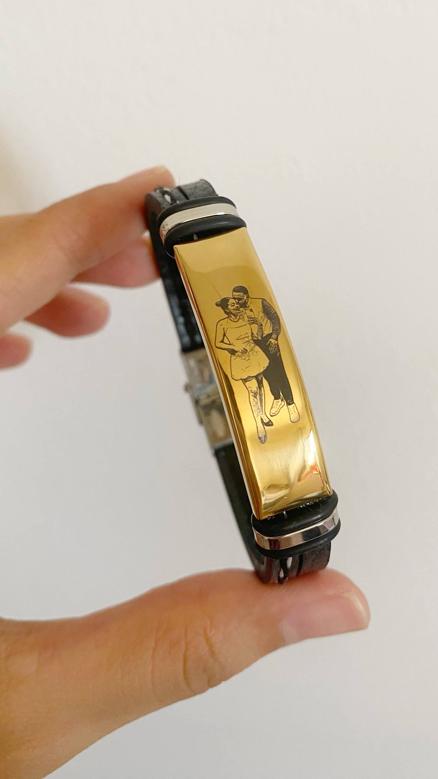 Pulsera con placa rectangular personalizada