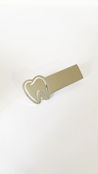Broche odontología personalizado