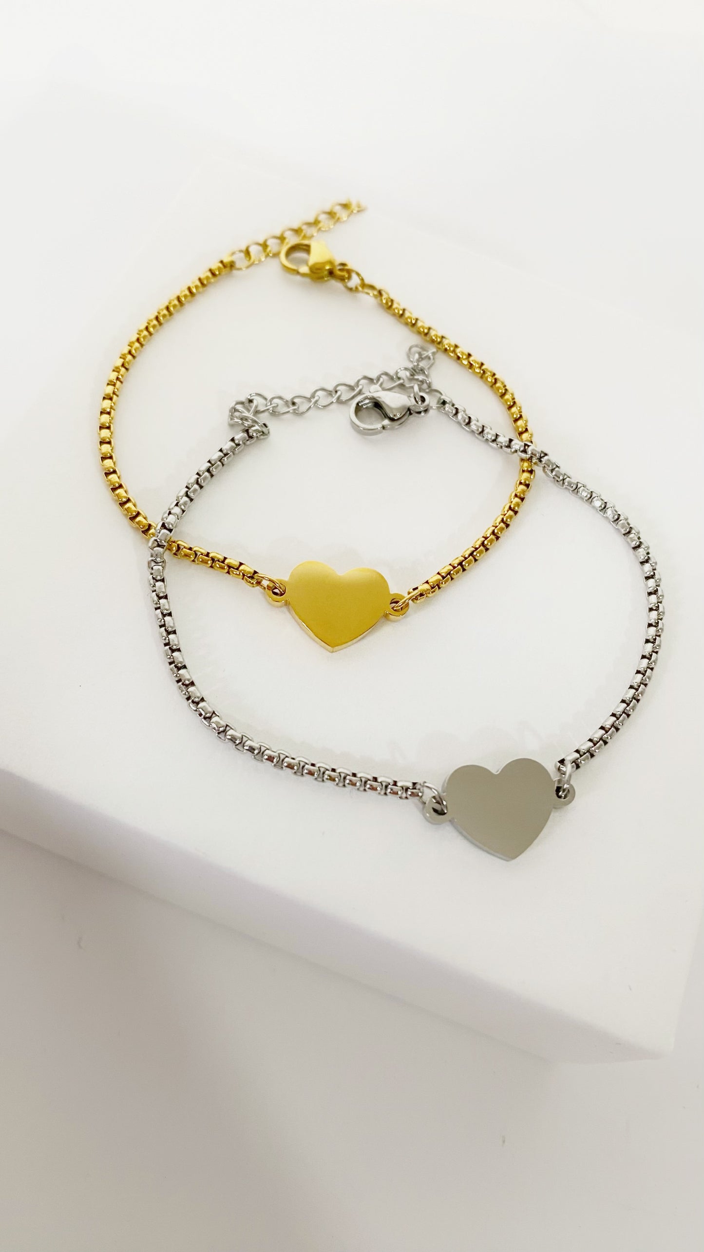 Pulsera con placa de corazón personalizada