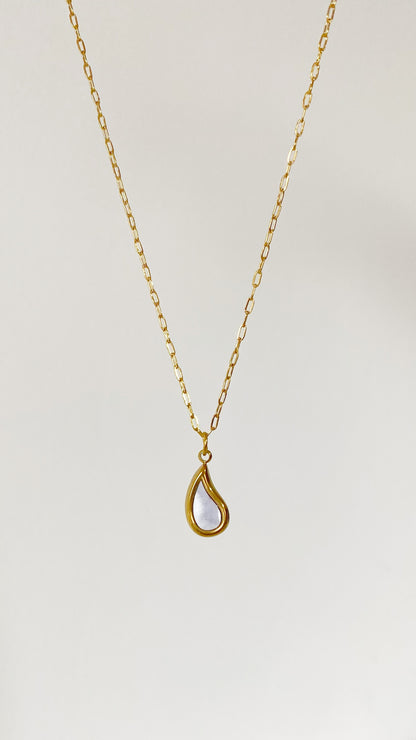 Cadena con gota blanca