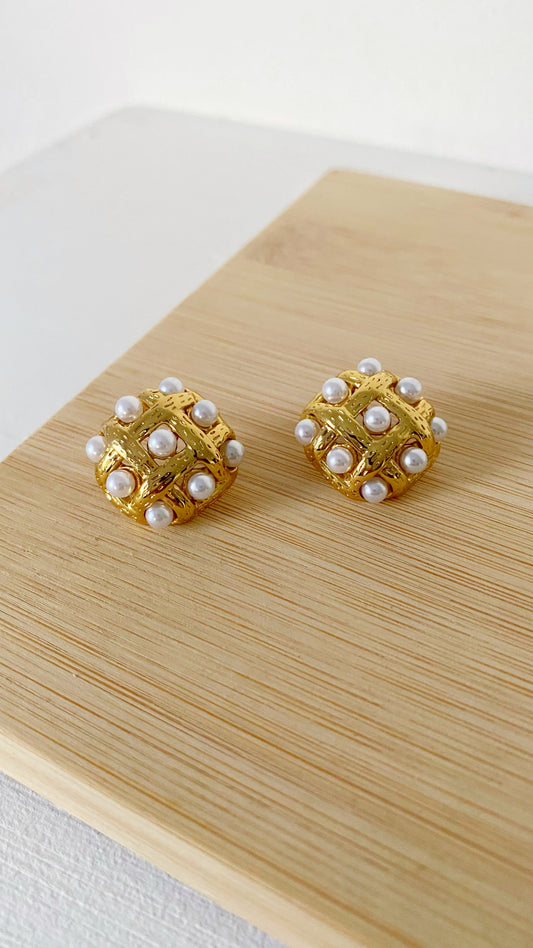 Aretes cuadrados con perlitas