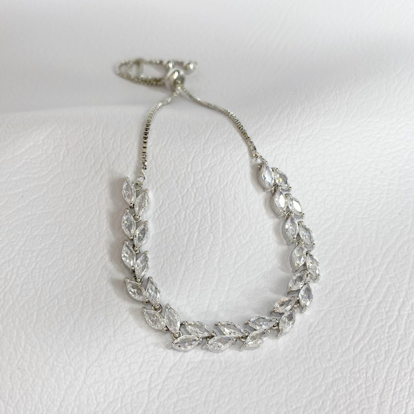 Pulsera de hojas con zirconias