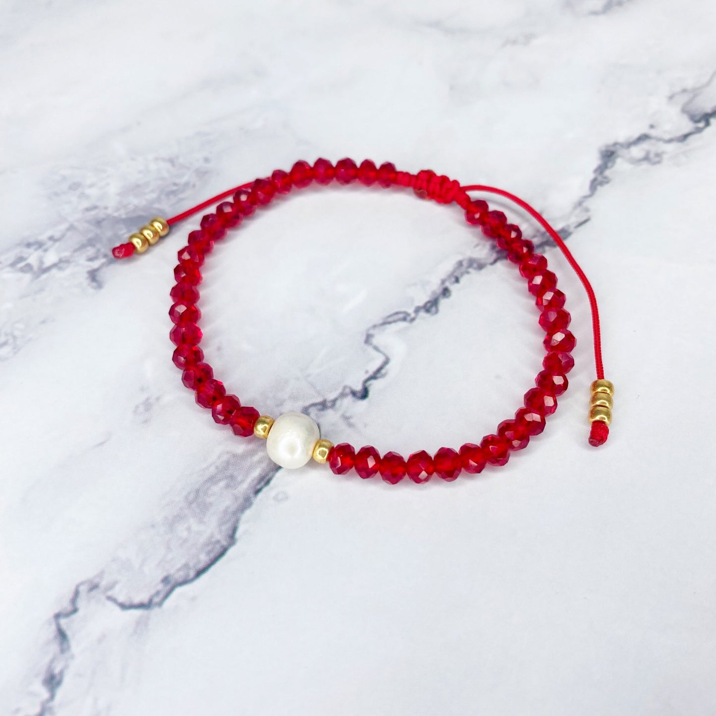 Pulsera de cristales con perla de rio