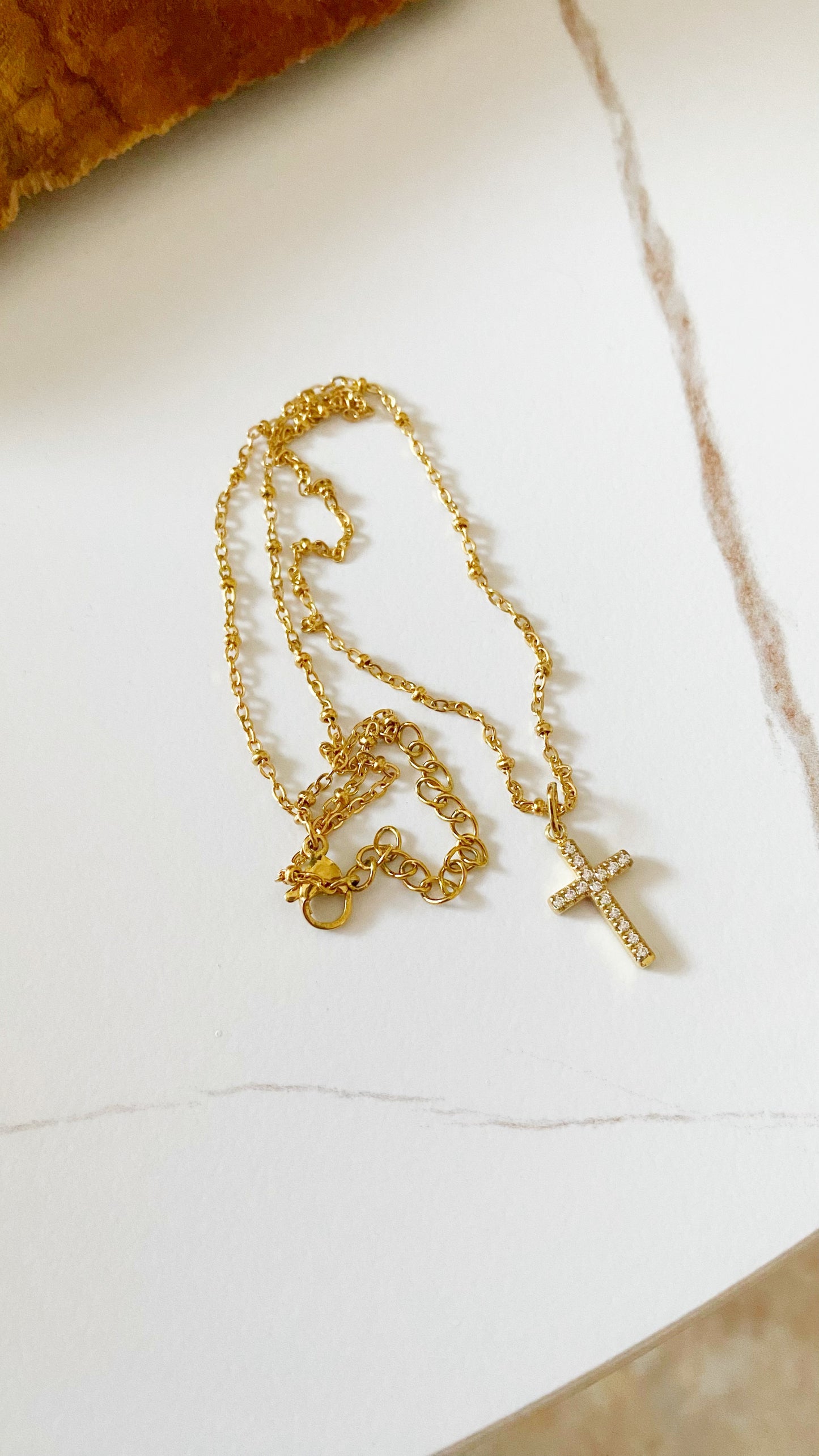 Cadena con cruz reversible