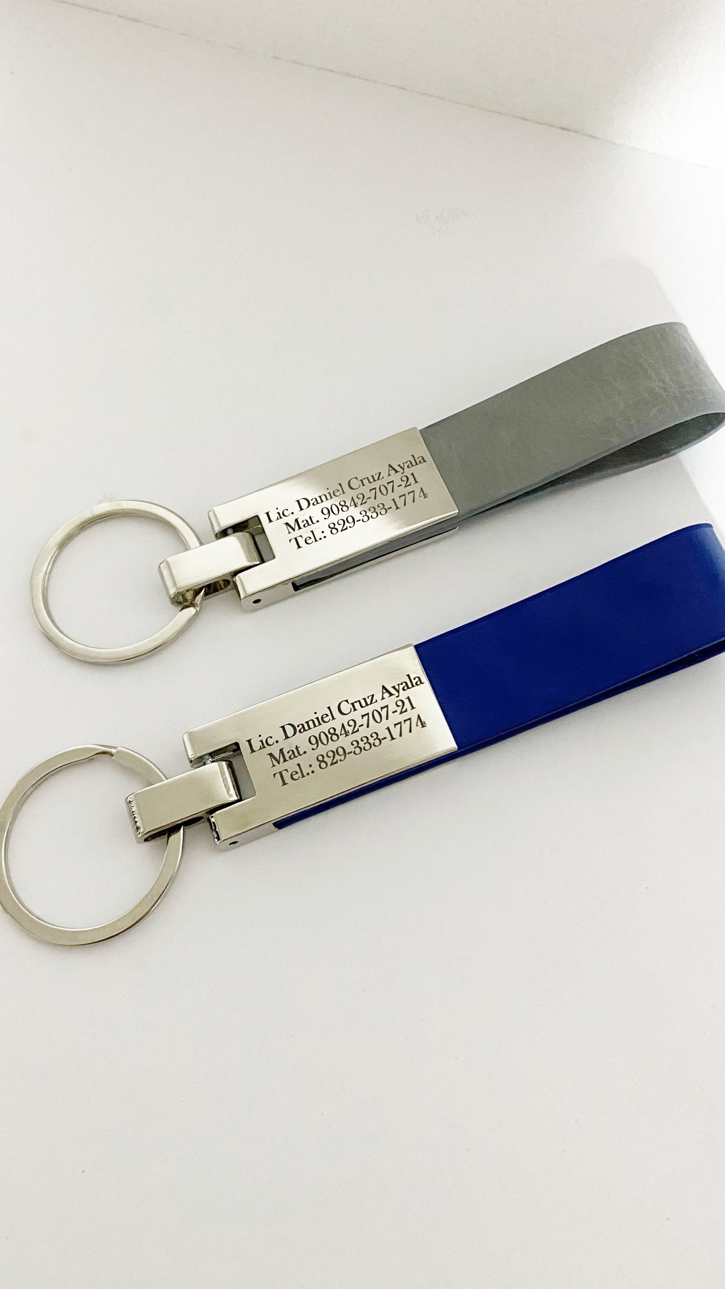 Llavero de piel y acero personalizado