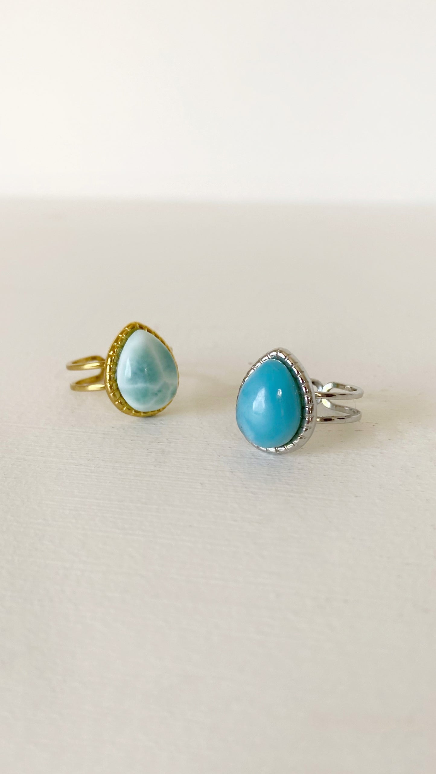 Anillo de gota de larimar