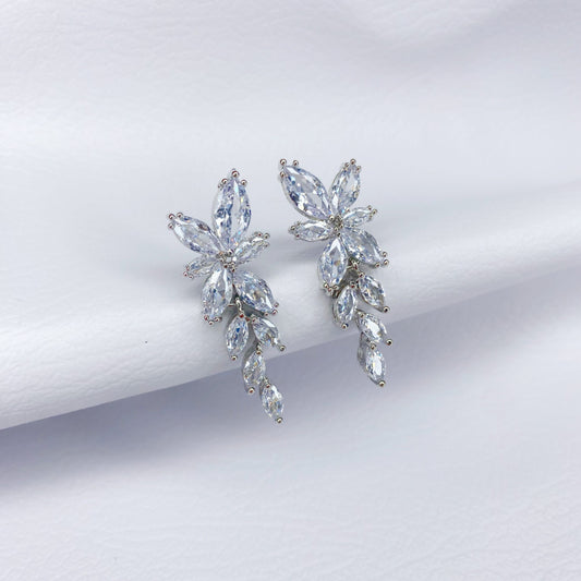 arete blanco zirconia flor