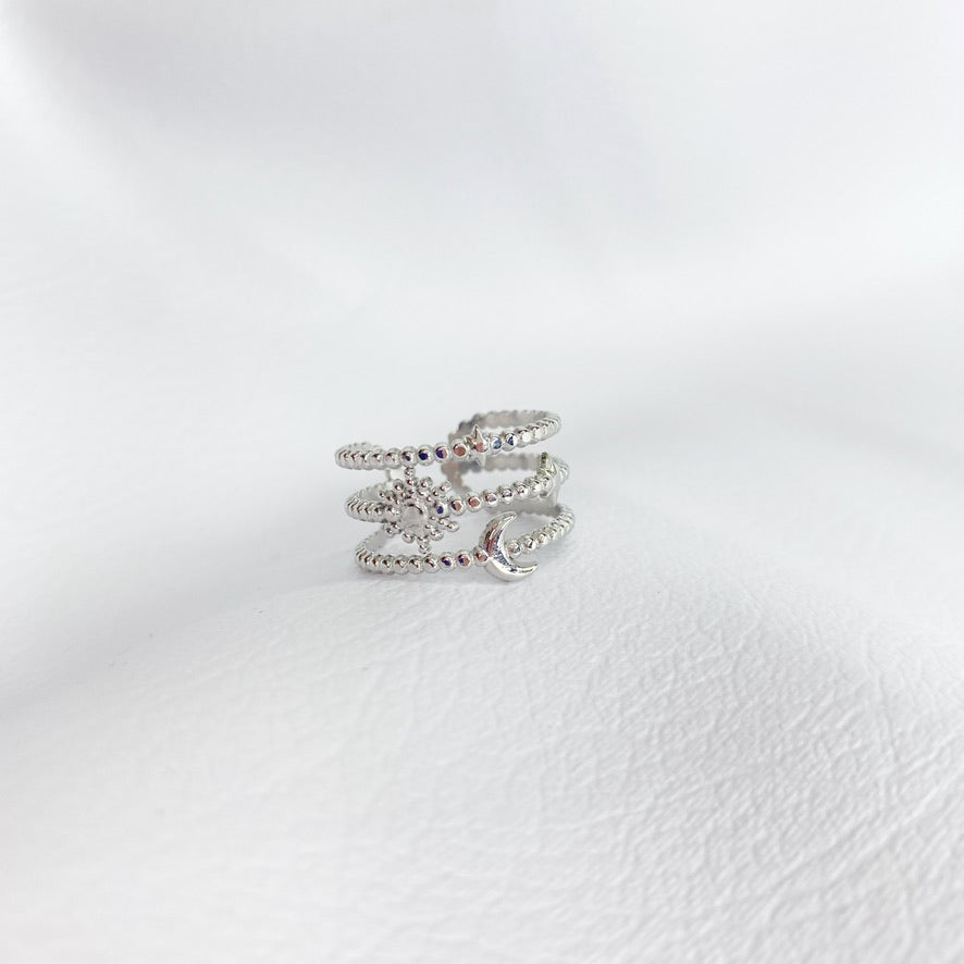 Anillo triple con luna, sol y estrellas