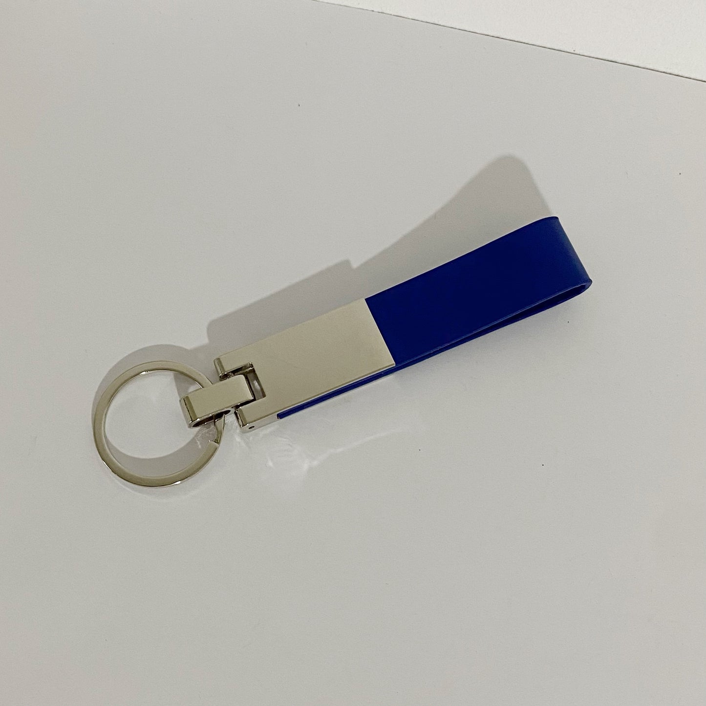 Llavero de piel y acero personalizado