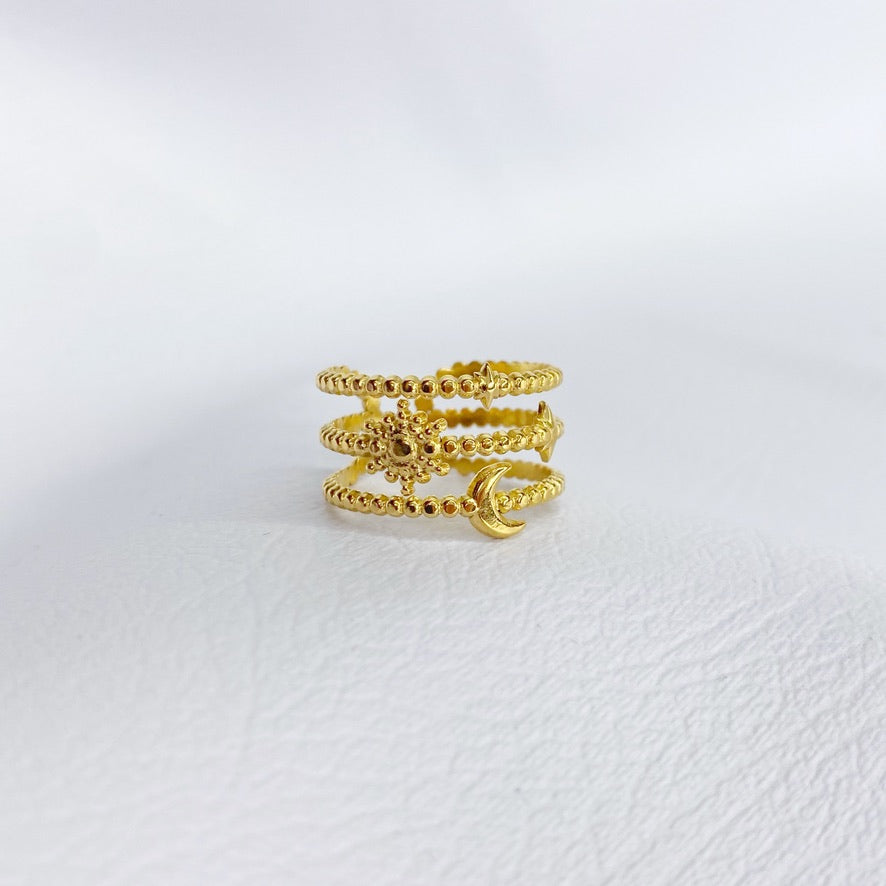 Anillo triple con luna, sol y estrellas