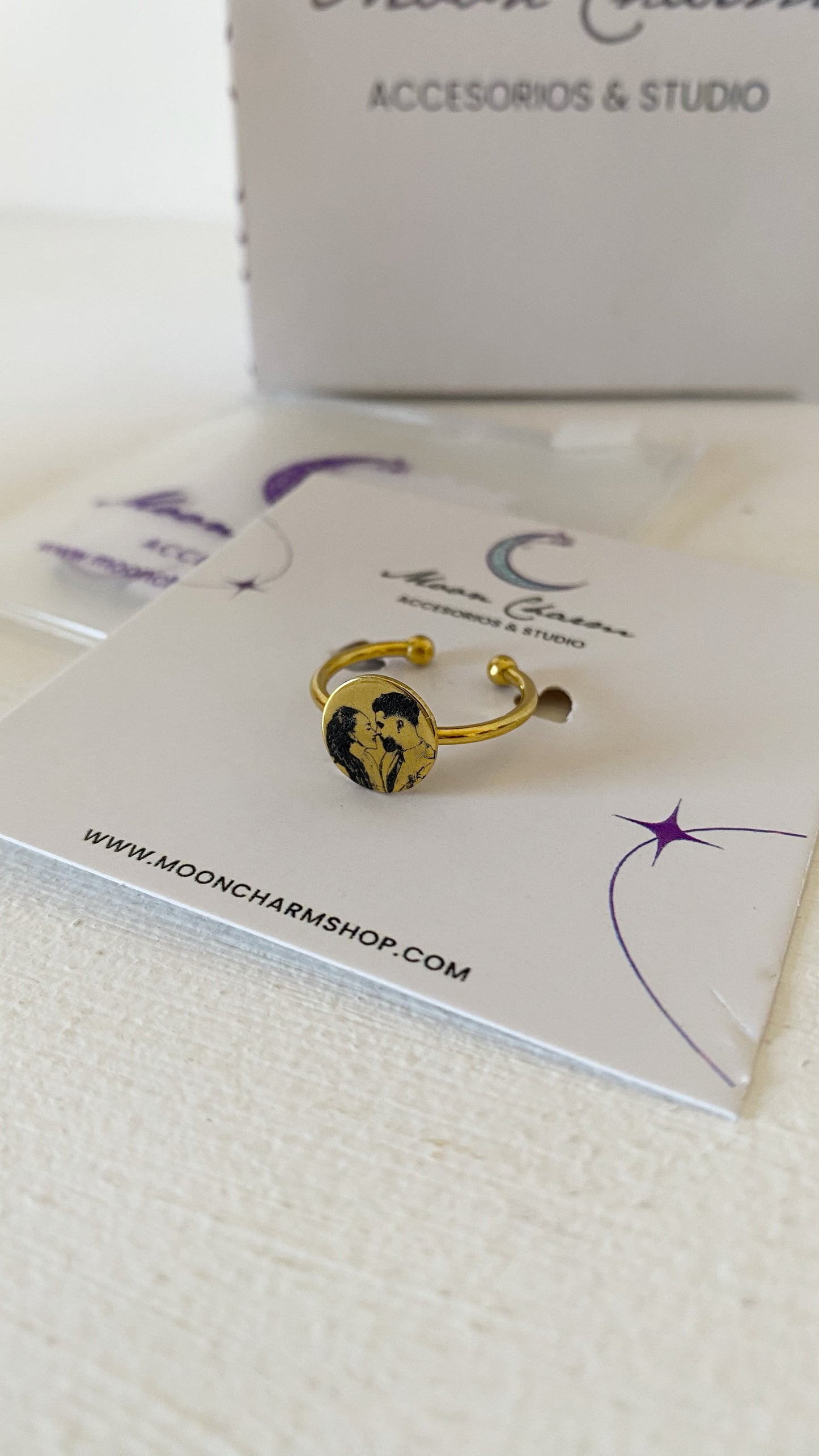 Anillo con placa personalizada