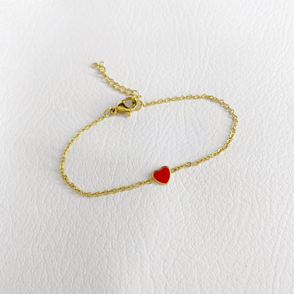 Pulsera con corazón rojo