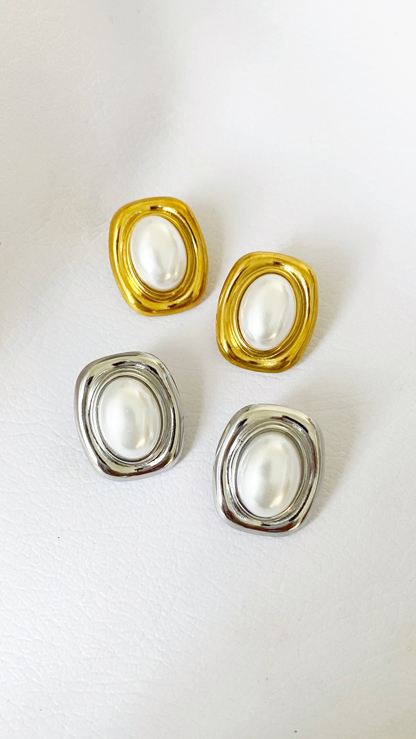 Aretes rectangulares con perla