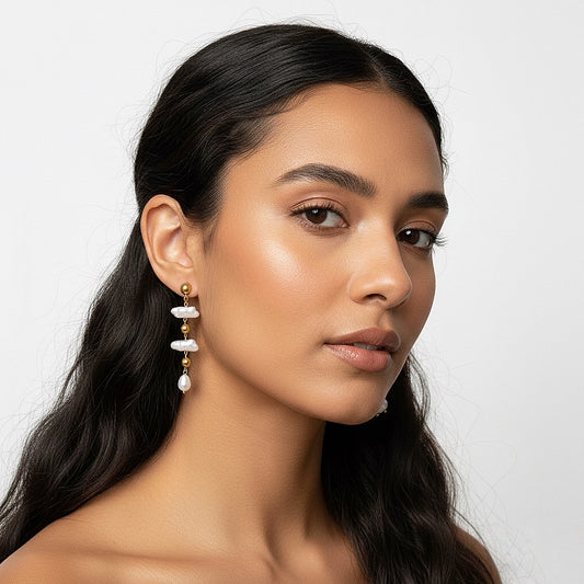 Aretes de perlas biwa con bolas y perla ovalada