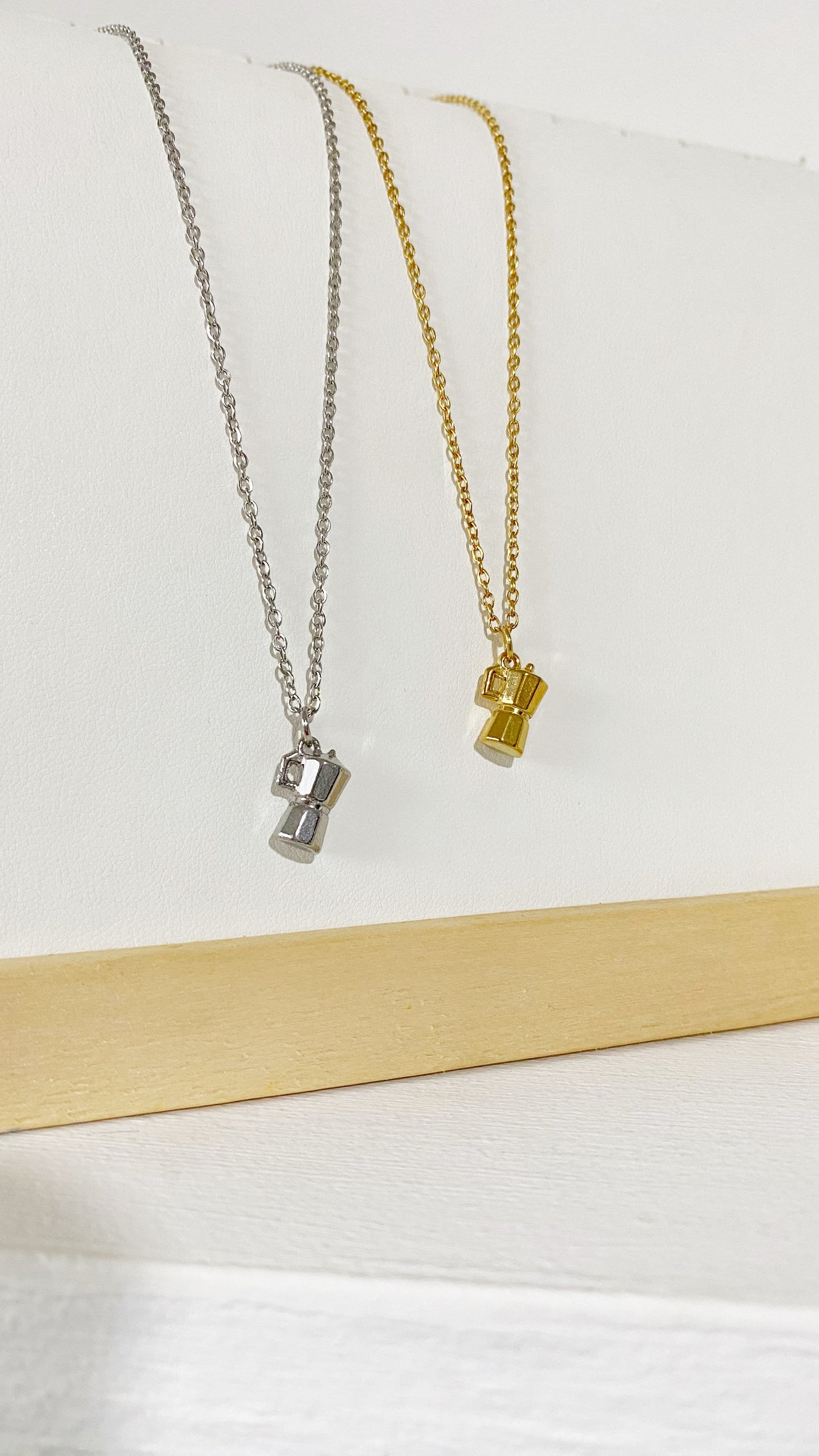 Cadena con greca de café