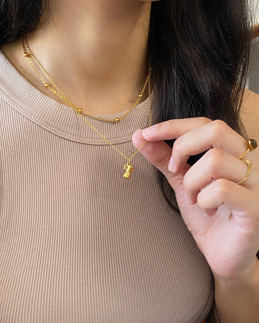 Cadena con greca de café