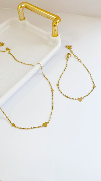 Pulsera con corazones