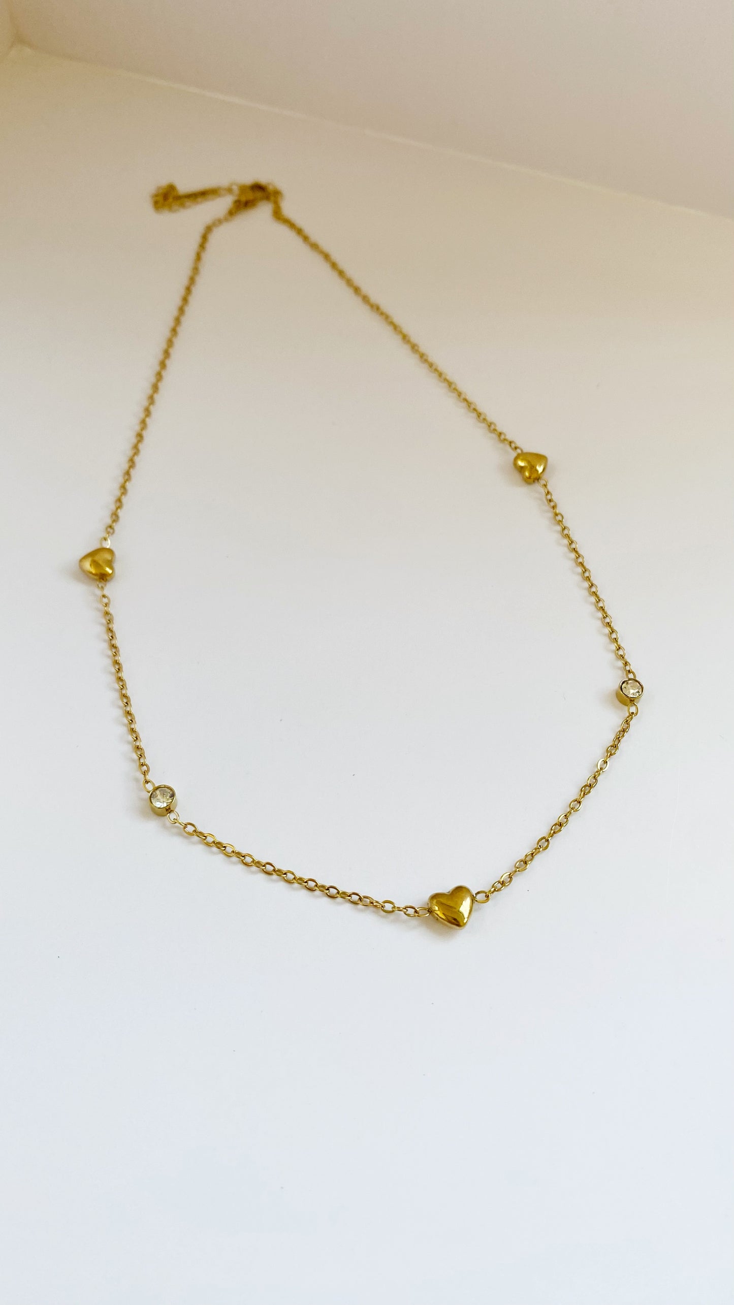 Cadena con corazones y zirconias