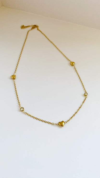 Cadena con corazones y zirconias