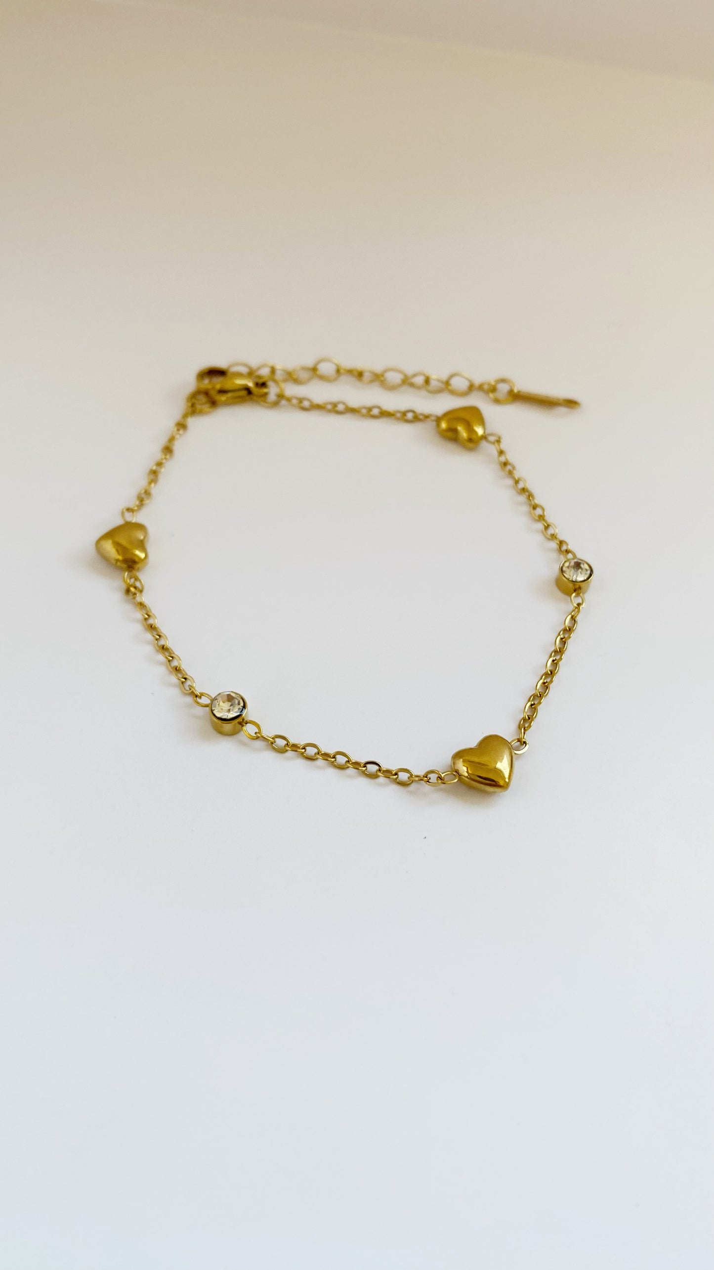 Pulsera con corazones y zirconias
