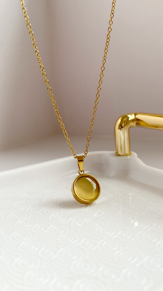 Cadena con piedra redonda