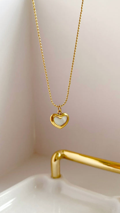 Cadena con corazón con nácar