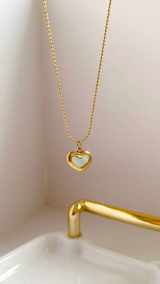 Cadena con corazón con nácar