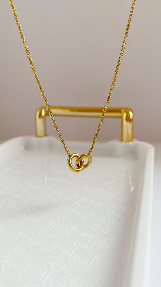 Cadena con circulos entrelazados