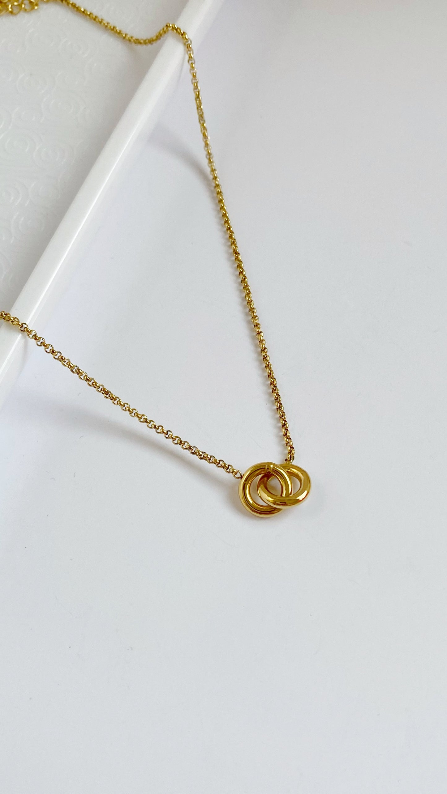 Cadena con circulos entrelazados