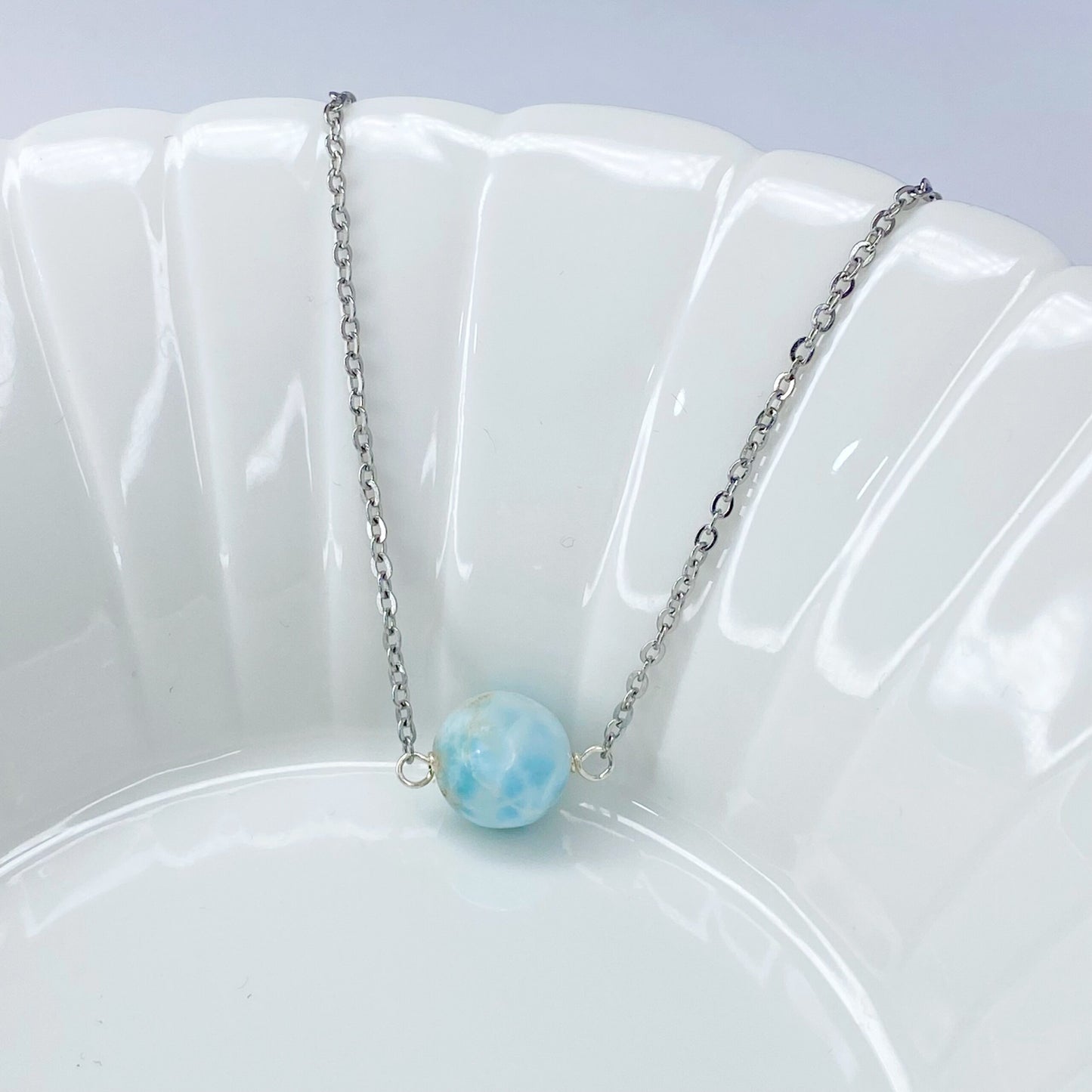 Cadena con bola de larimar