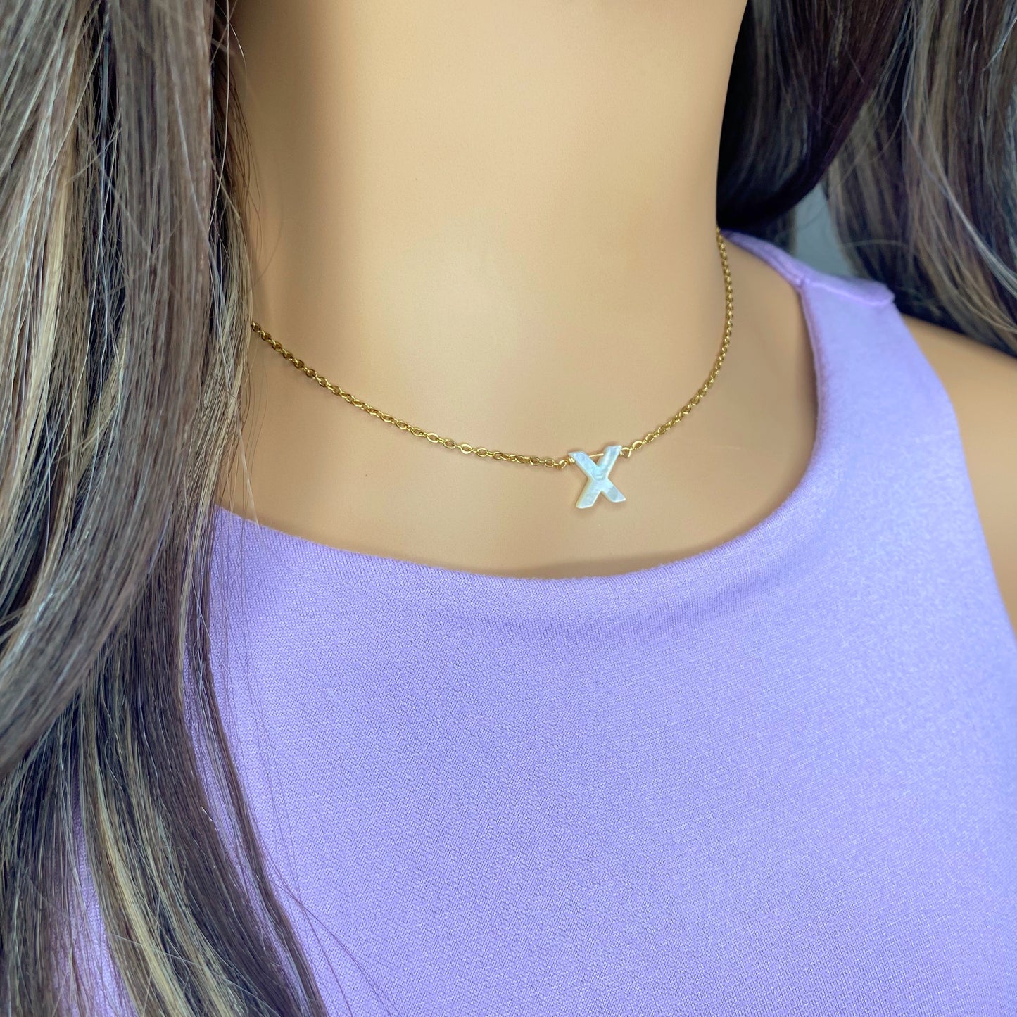 Cadena con letra en nácar