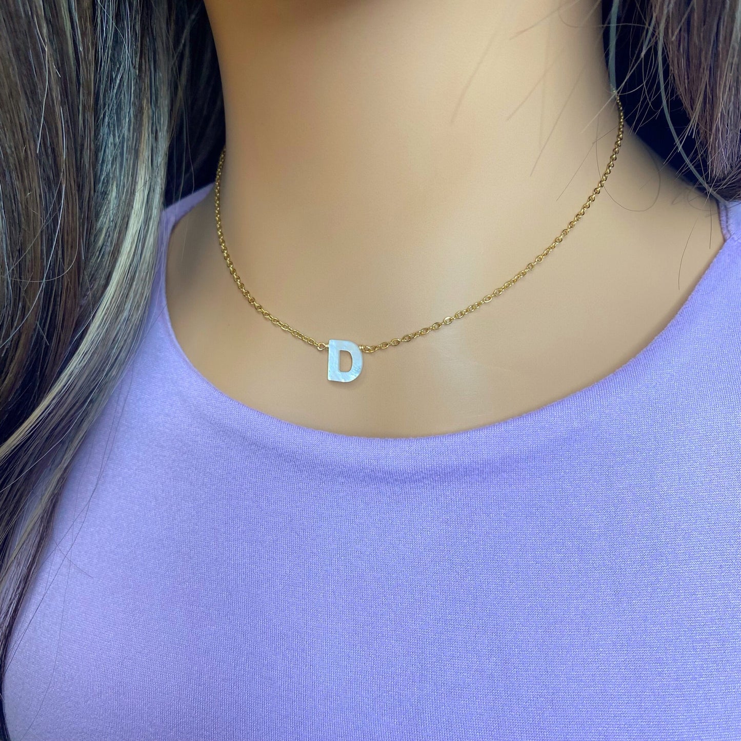 Cadena con letra en nácar