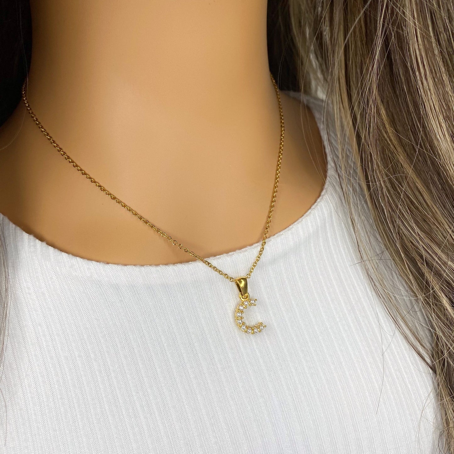 Cadena con letra de perlitas