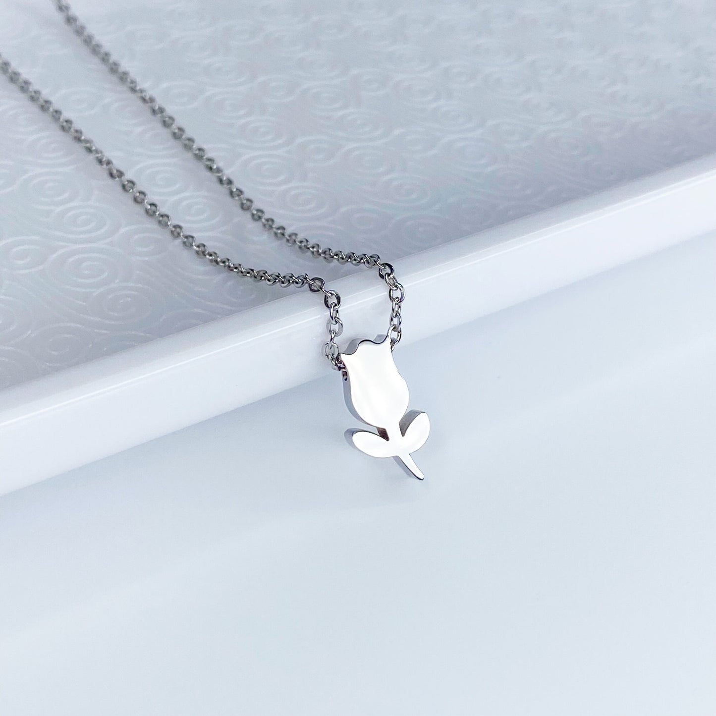 Cadena con tulipán