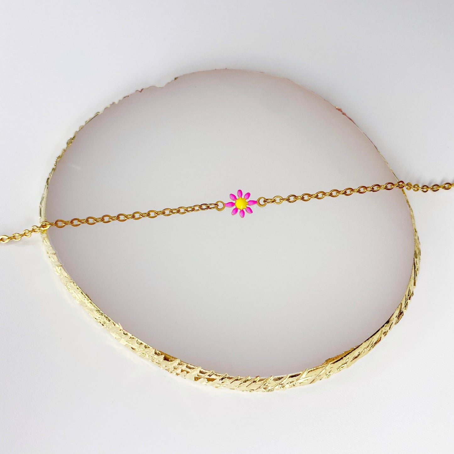 Pulsera con flor colorida