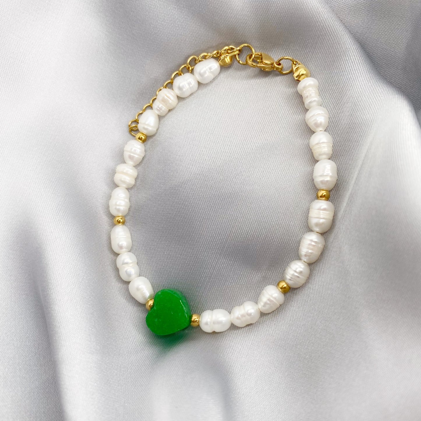 Pulsera de corazón de jade con perlas de rio