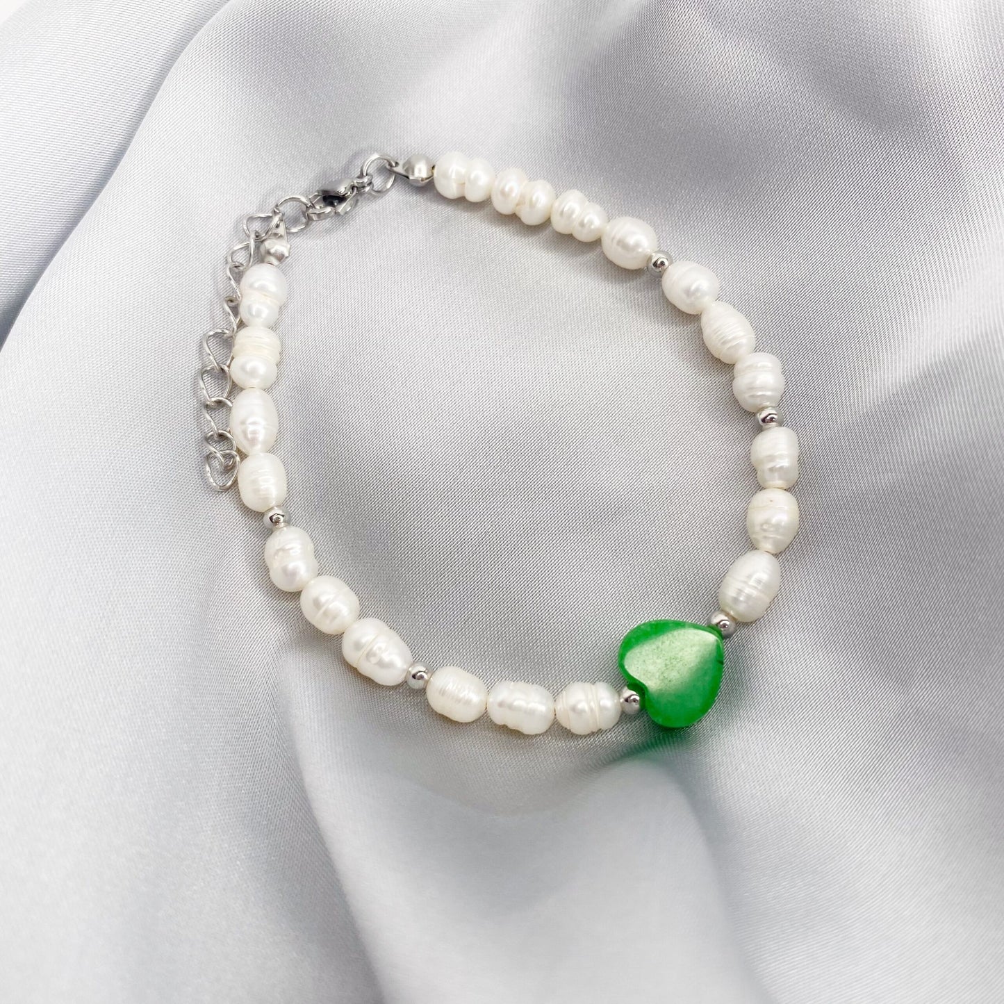 Pulsera de corazón de jade con perlas de rio
