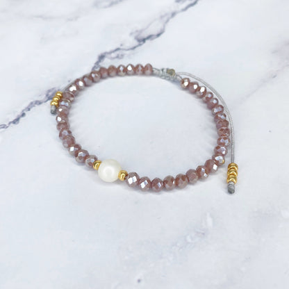 Pulsera de cristales con perla de rio