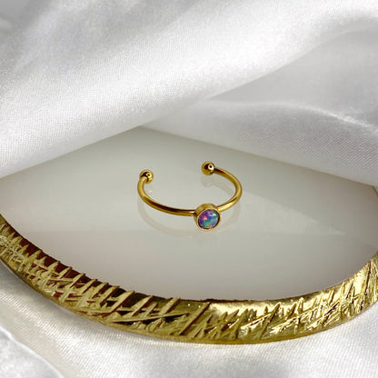 Anillo de ópalo sintético