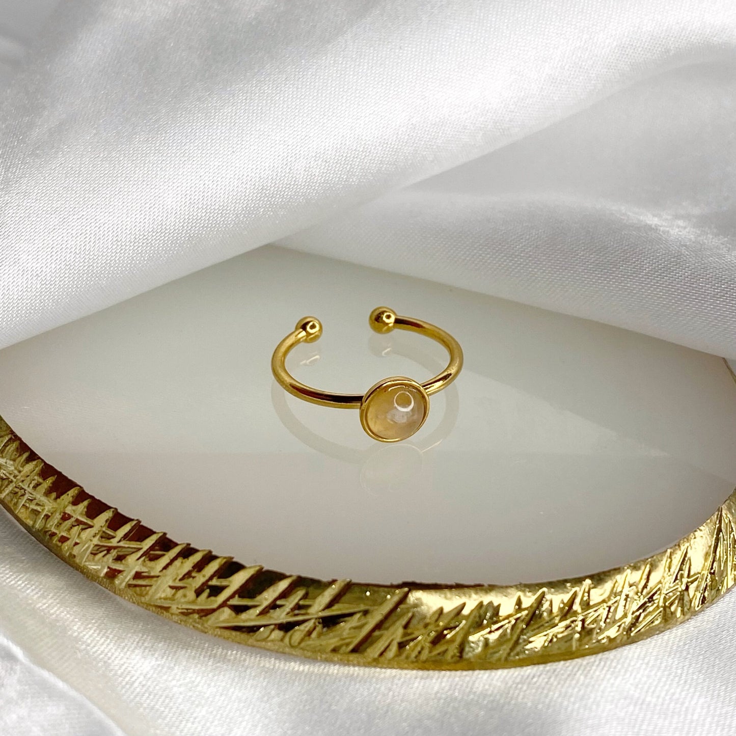 Anillo de cuarzo rosa