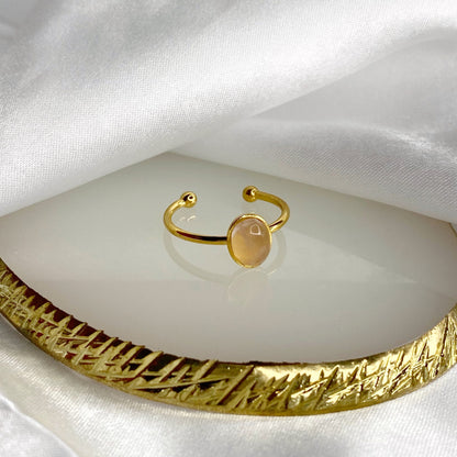 Anillo de cuarzo rosa