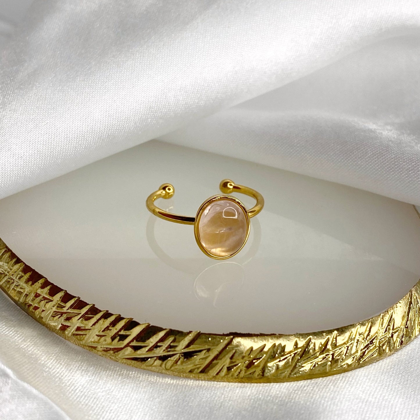 Anillo de cuarzo rosa
