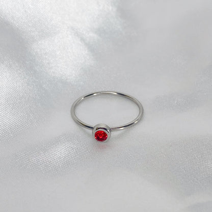 Anillo de zirconia roja