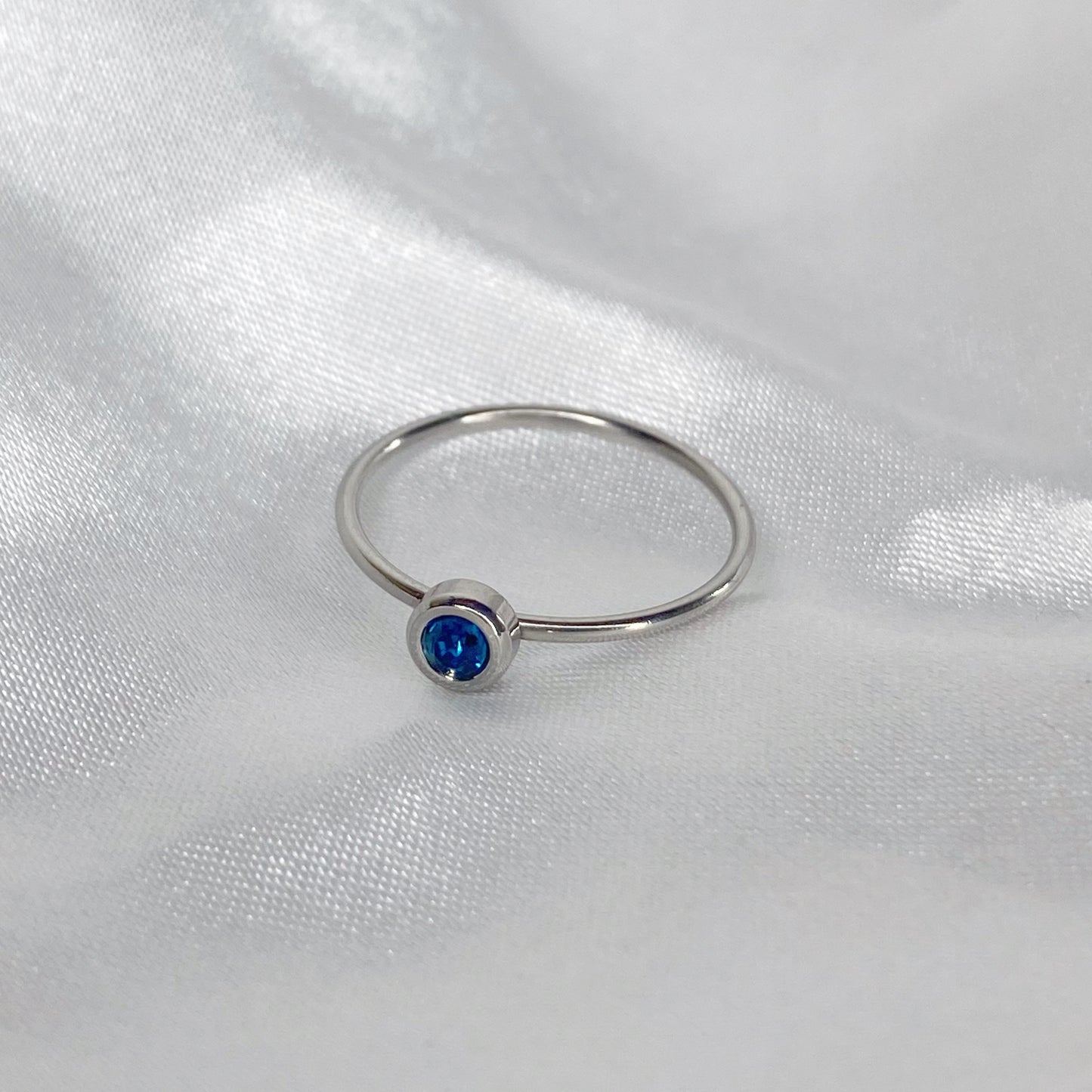 Anillo de zirconia azul