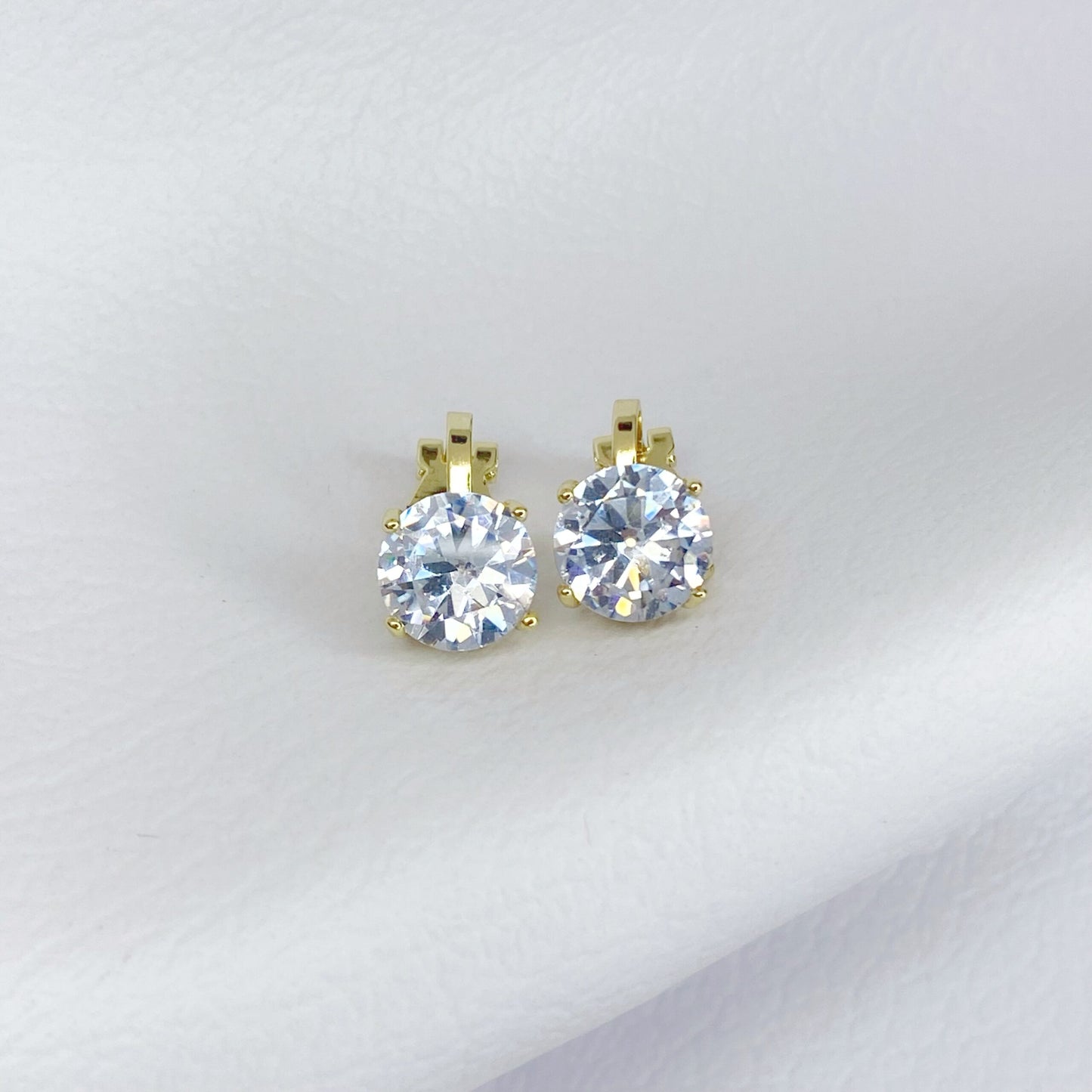 Aretes de zirconia blanca a presión