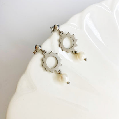 Aretes de sol con perlas